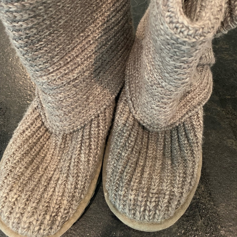 Ugg Classic Cardi Rarely worn. Grey. Size 7